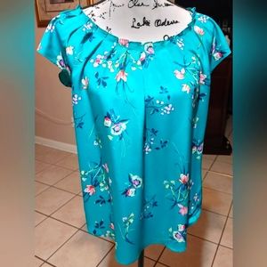 Green short sleeve blouse with flowers